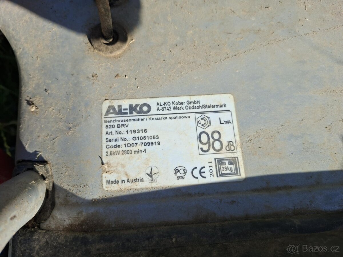 Benzinová sekačka s pojezdem