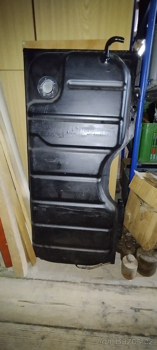 Koupím Plastová nádrž Škoda 120 130