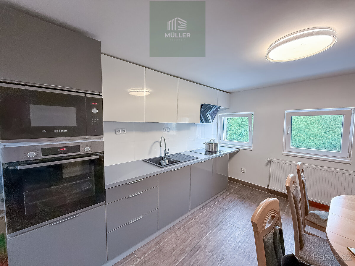 Pronájem prostorného bytu 3+1, 85 m² s parkovacím místem