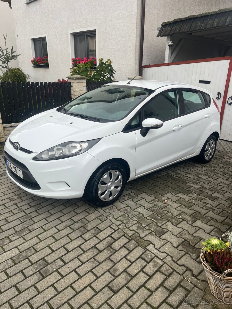 Ford Fiesta 5 dveř 1.25 benzín,2010,Klimatronic, 2 sady kol