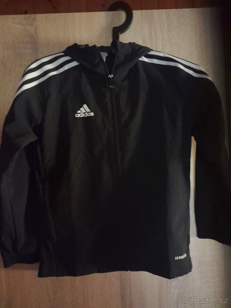 Adidas bundička