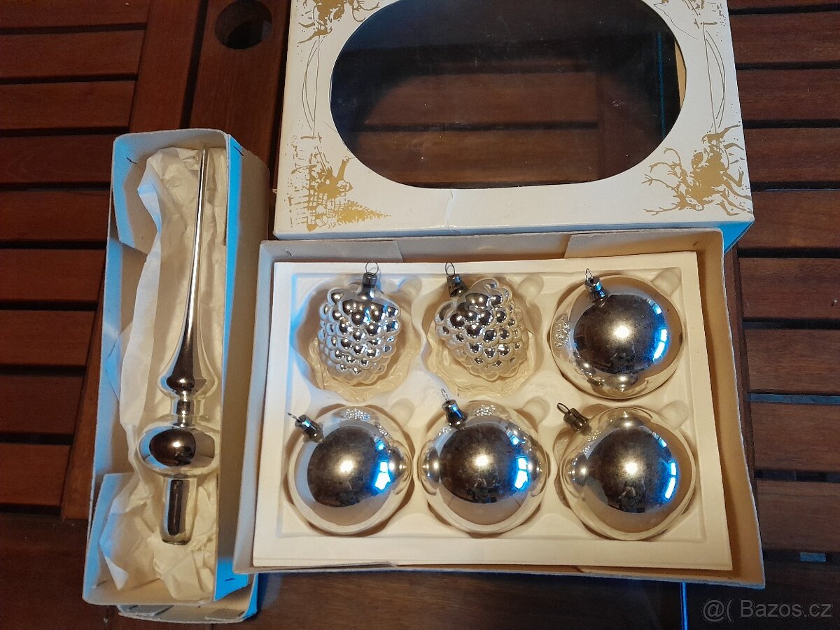 VÁNOČNÍ SKLENĚNÉ STŘÍBRNÉ RETRO OZDOBY SE ŠPICÍ