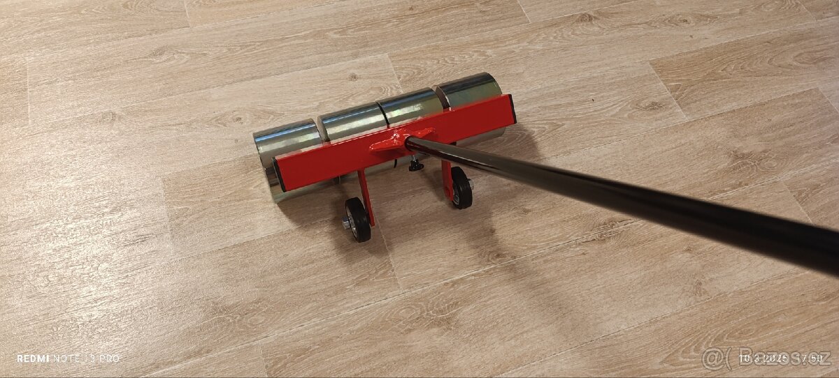 Podlahový, podlahářský válec