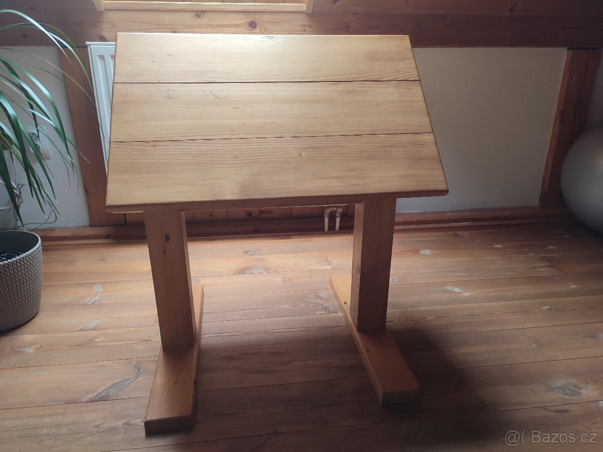 Dřevěná stříška na sedlo