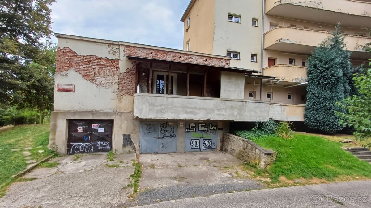 PRODEJ IDEÁLNÍ 1/3 POZEMKU S NEBYTOVÝM PROSTOREM A GARÁŽÍ