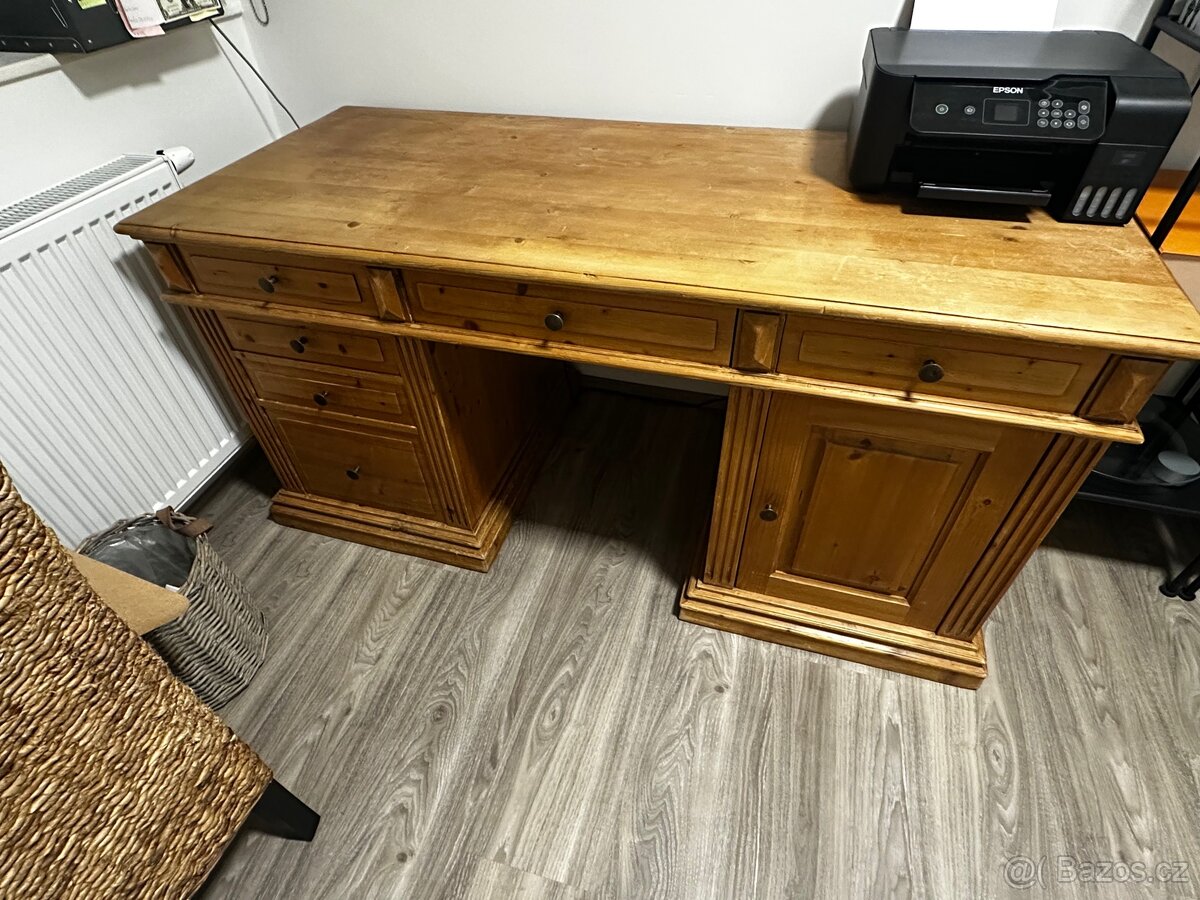 Psací stůl