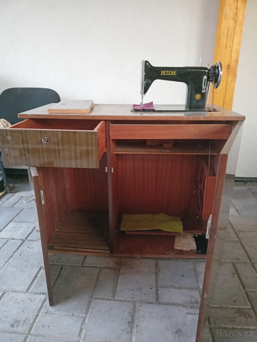 Šicí stroj Zetina