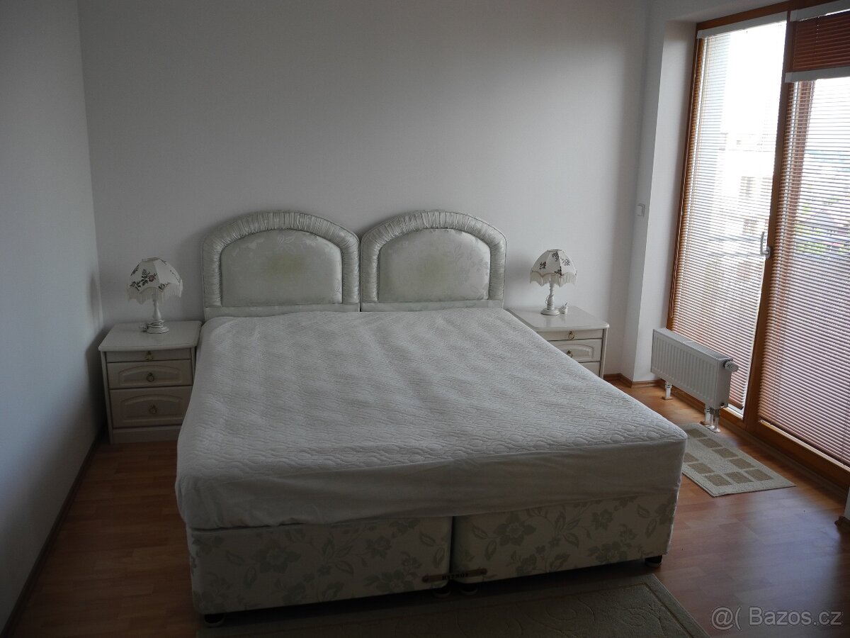 Anglická stylová ložnice použitá