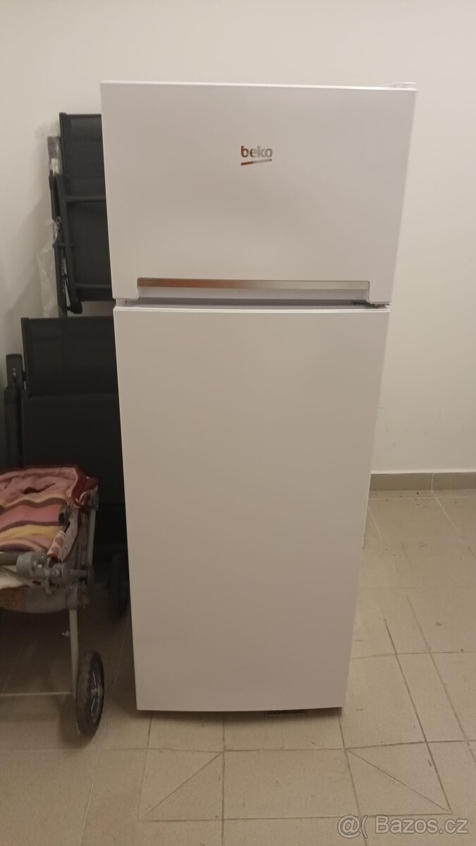 Lednice s mrazákem Zn. Beko