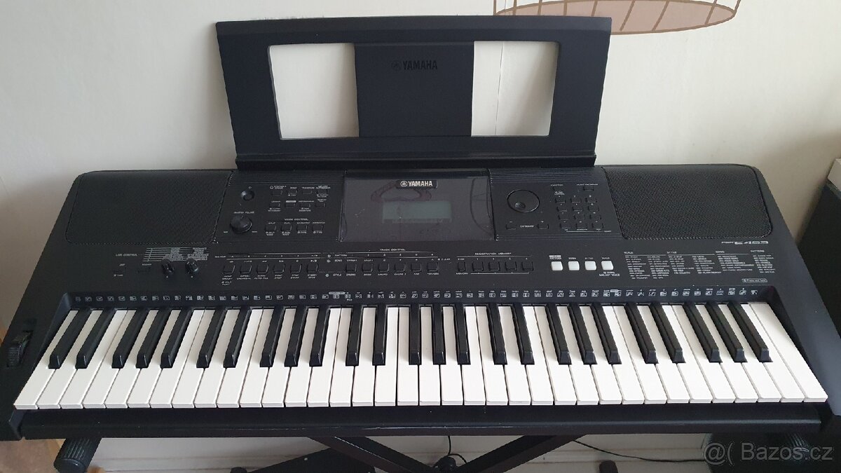 Elektrické klavesy YAMAHA psr E453