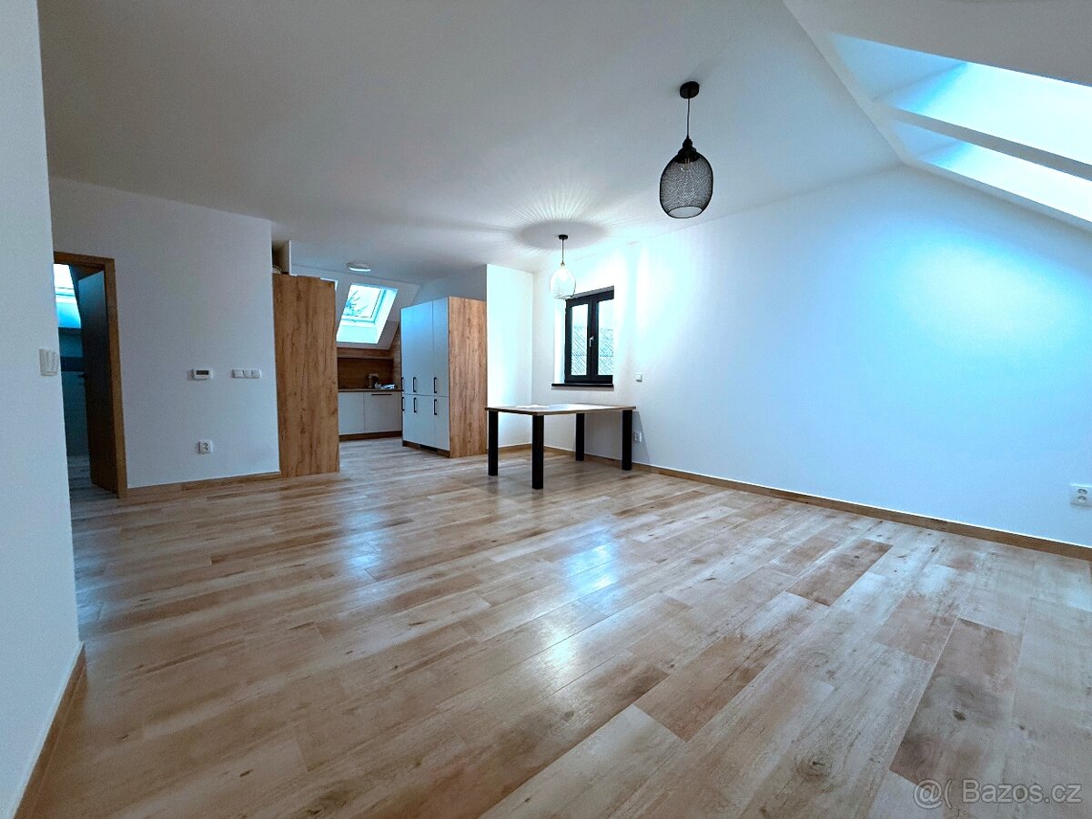 Pronájem zrekonstruovaného bytu 3+kk Zahořany