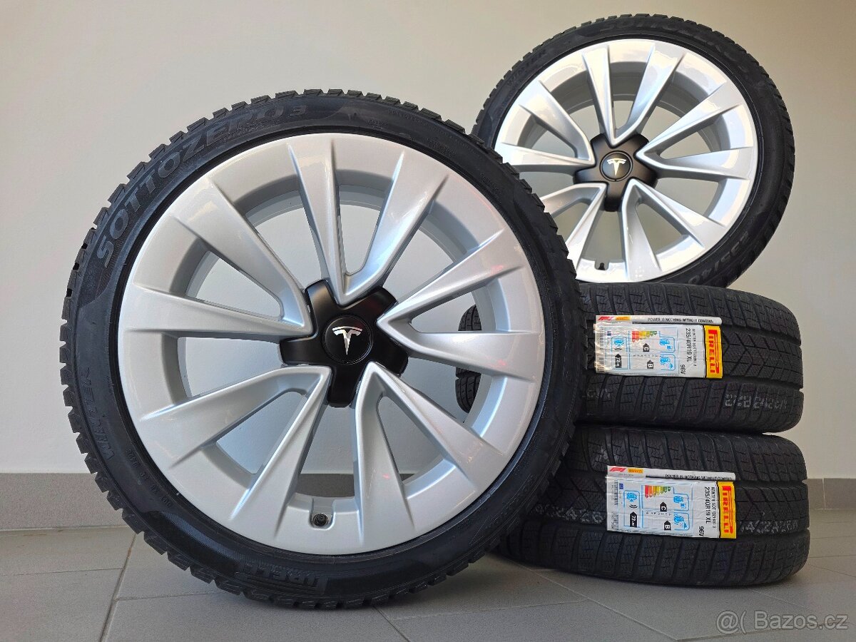 Orig. Tesla Model3 - Zimní Pirelli 235/40/19 - nejetá