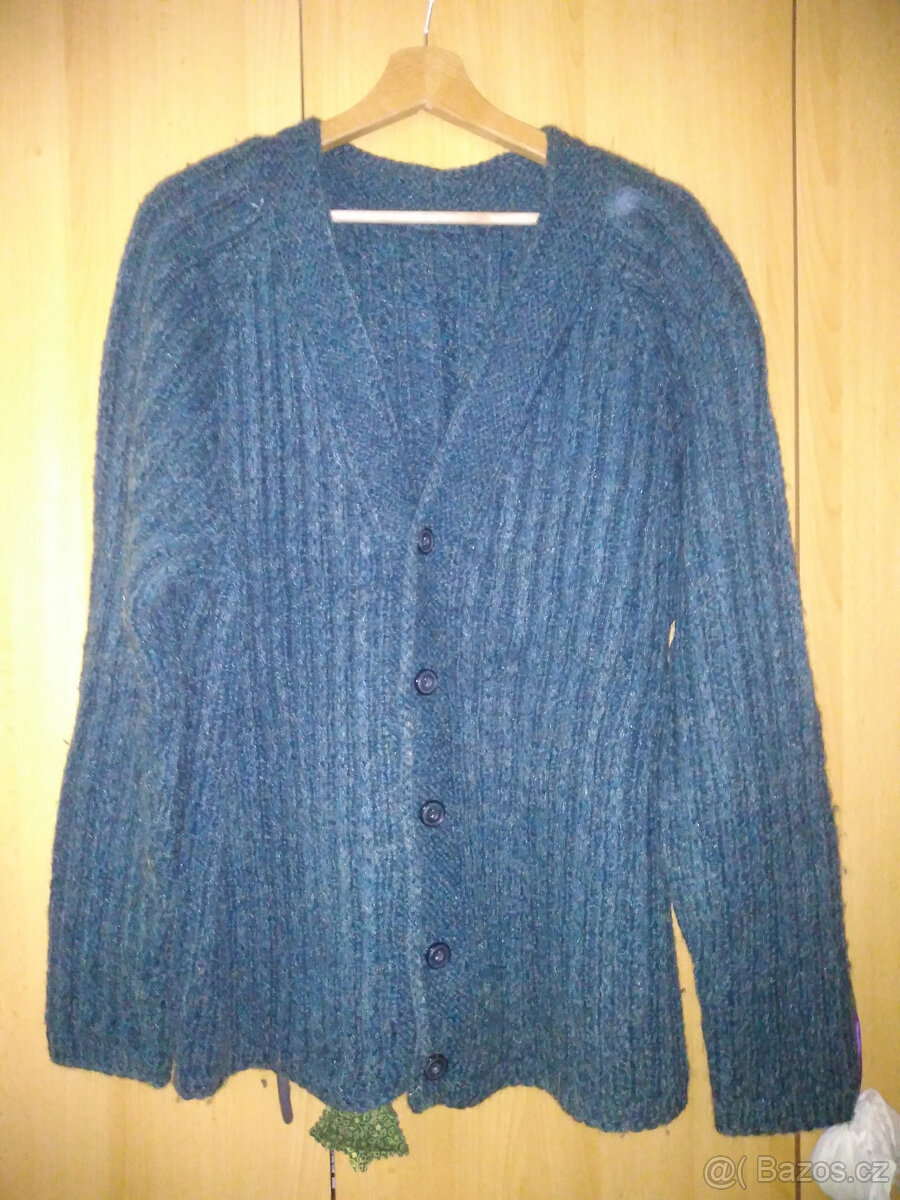 Zelenošedý svetr na knoflíky