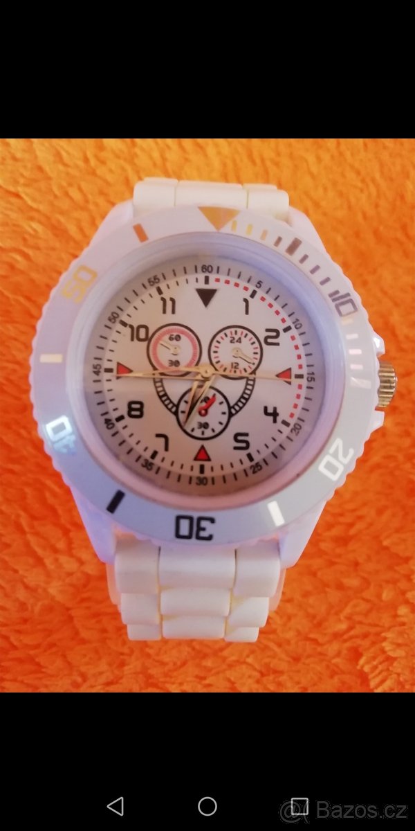 Dámské hodinky bílé.