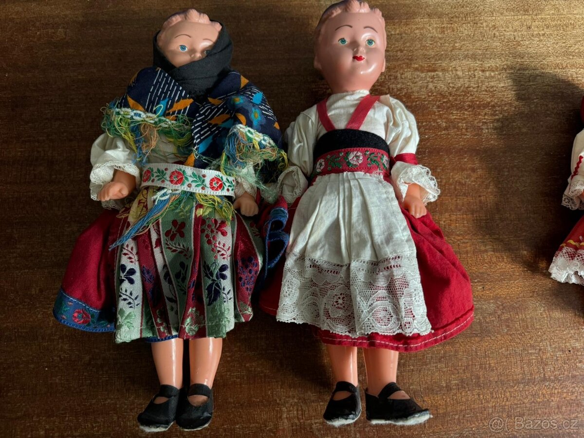 Panenky v krojích