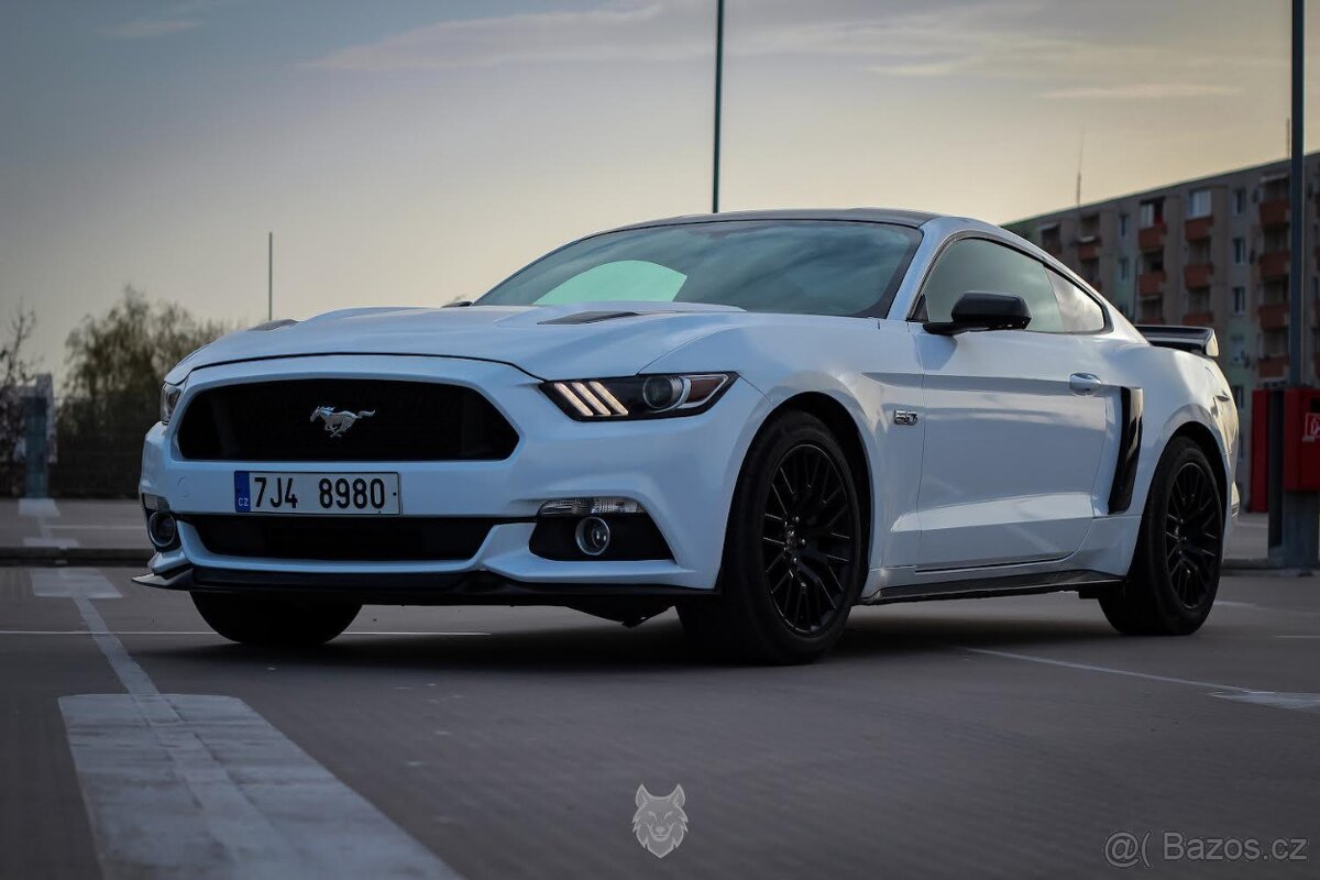 Zapůjčení Ford Mustang V8 5.0