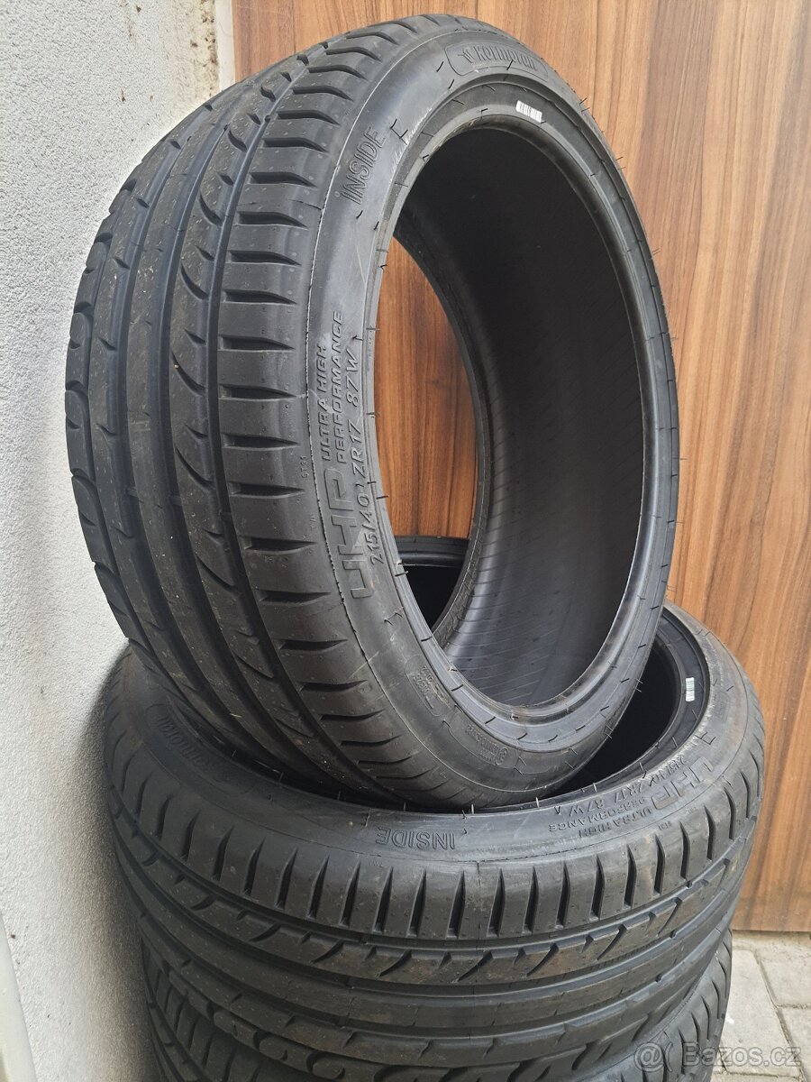 Nové pneu R17 215/40