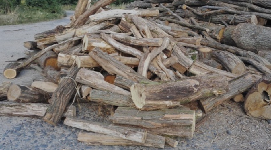 Palivové dřevo akát metrovky