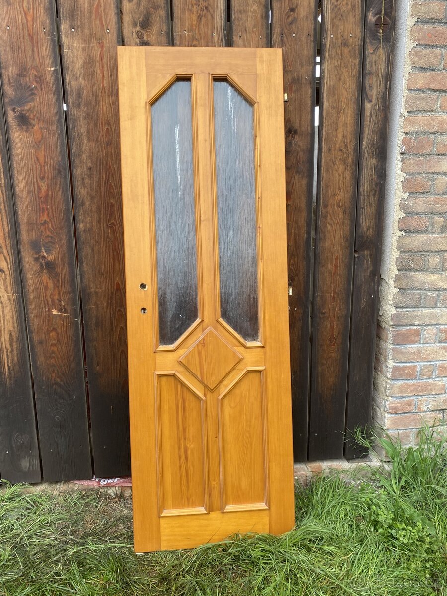 Pravé vnitřní dřevěné dveře 60