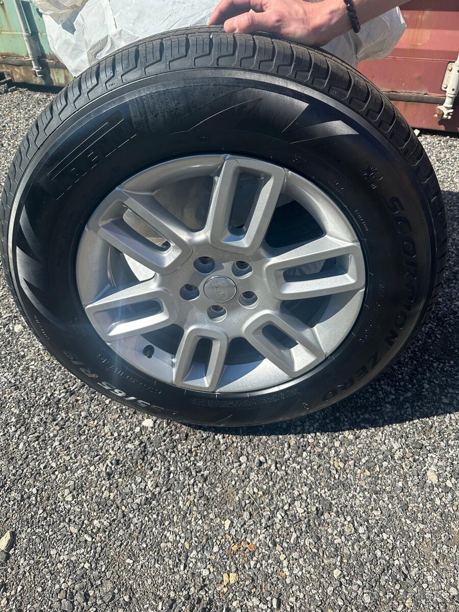 Celoroční originální Alu sada z Land Rover 255/65 R19 Pireli