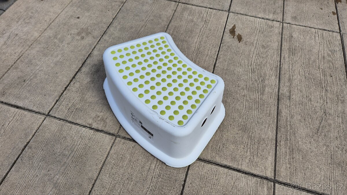 Ikea stupínek.