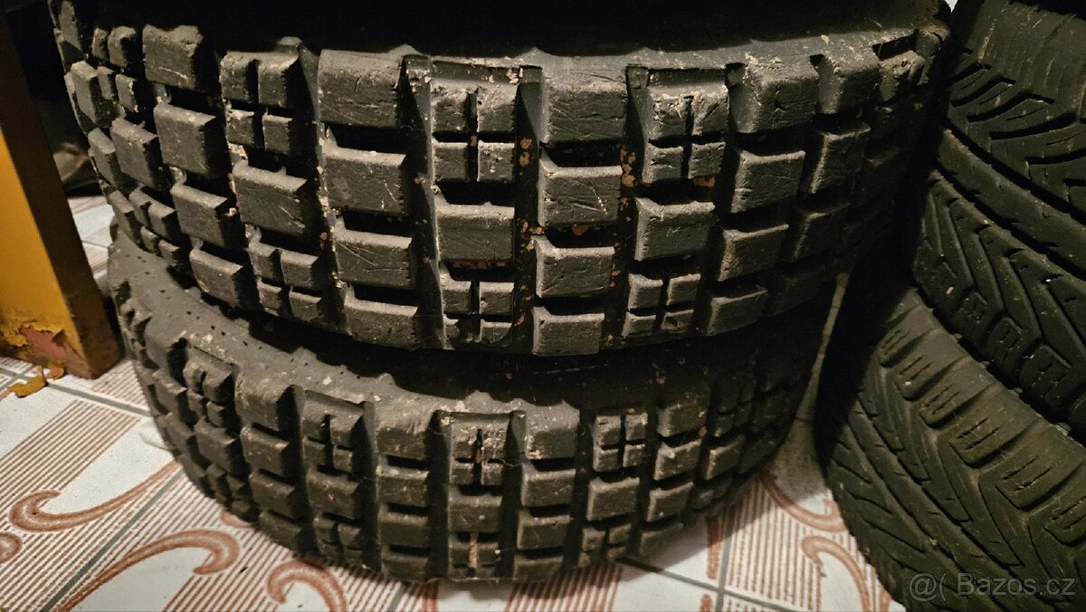 Závodní pneu R14