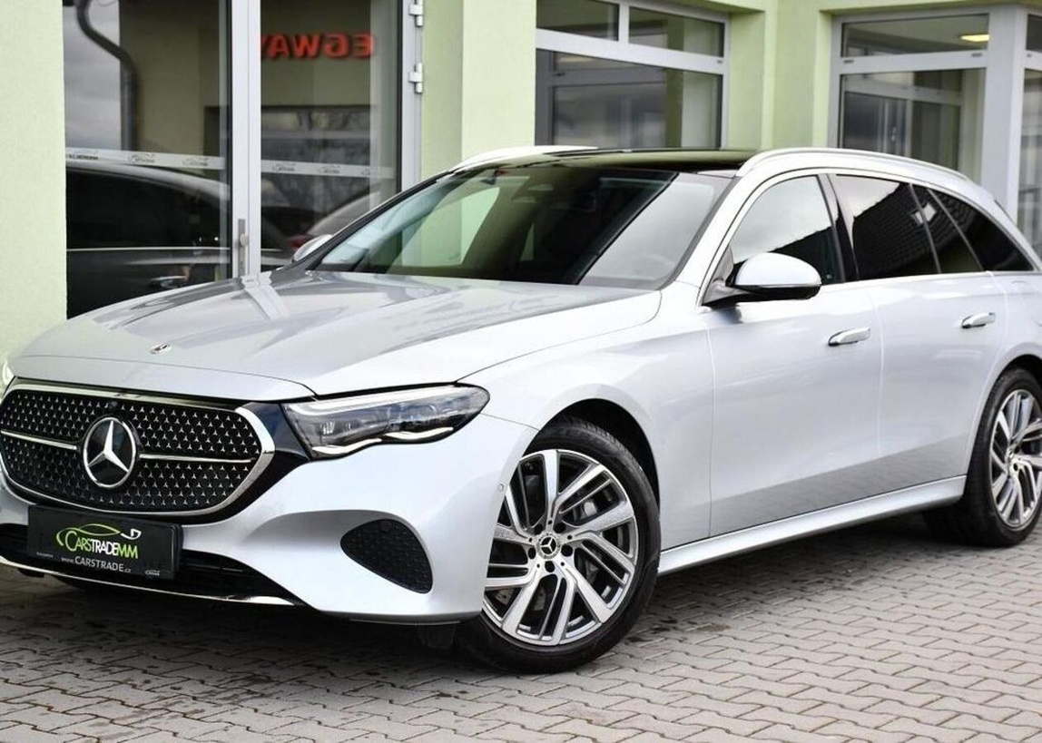 Mercedes-Benz Třídy E 300de 4MATIC PANO ZÁRUKA 1M