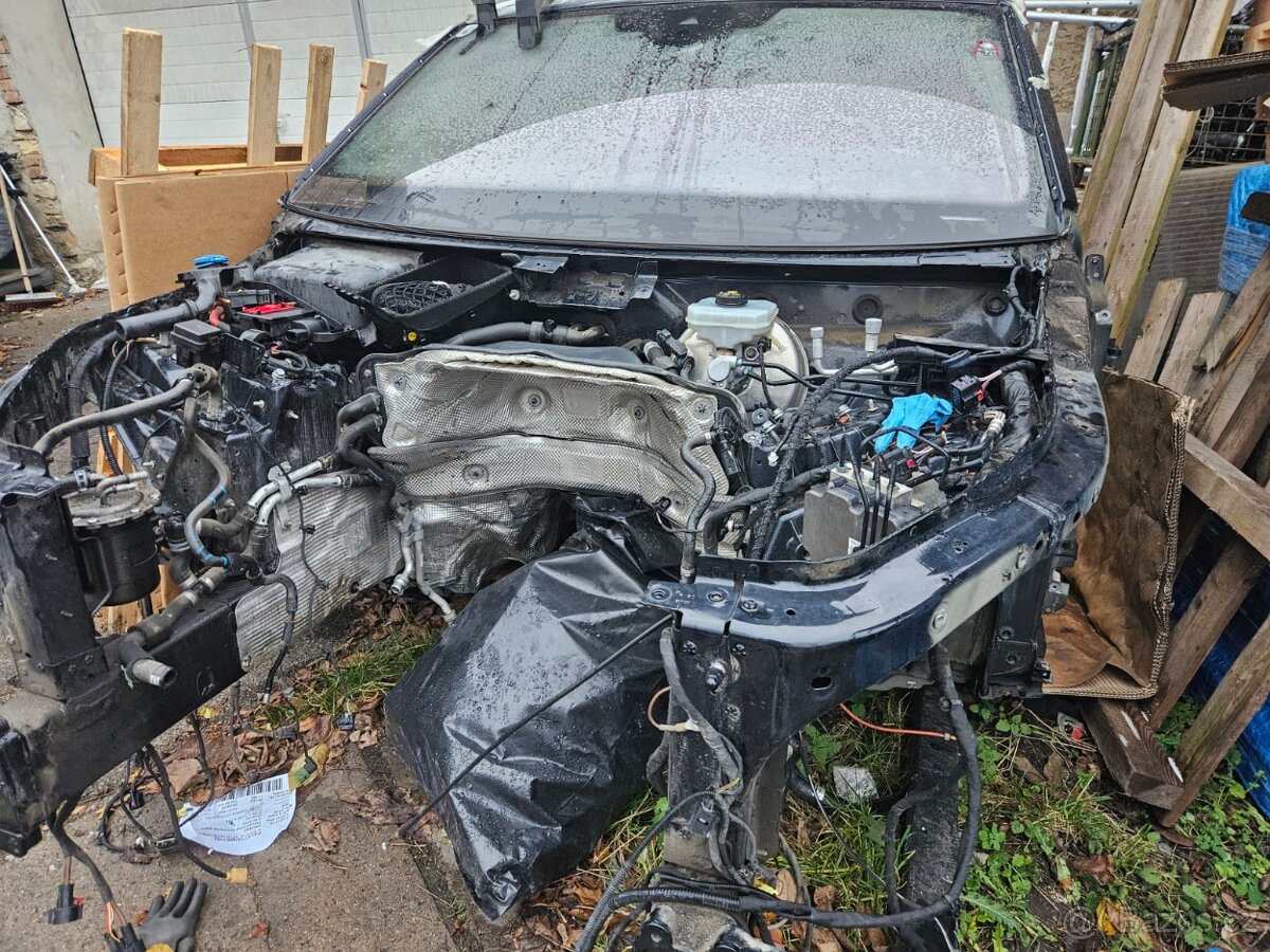 VW Touareg III casti karoserie vyrezove dily