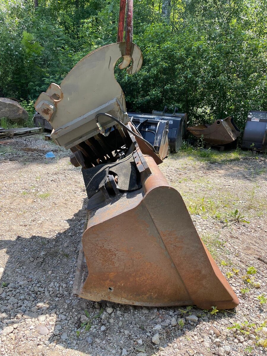 Hydraulická svahovací lžíce