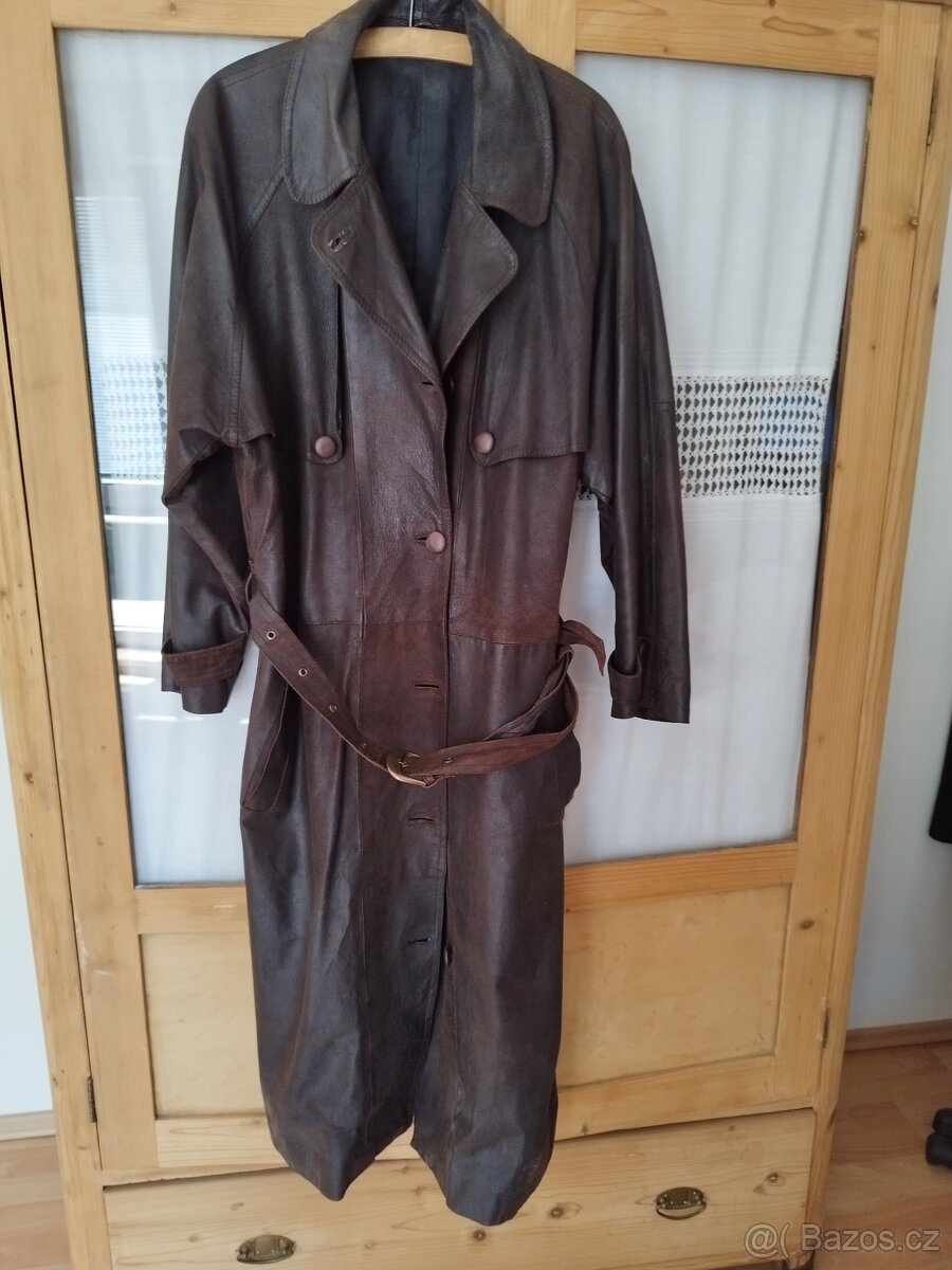 Prodám starší dámský kožený kabát