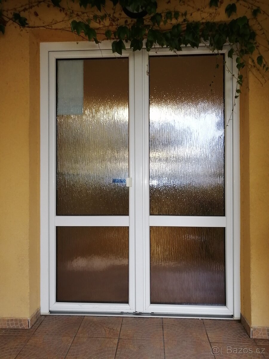 Plastové dveře