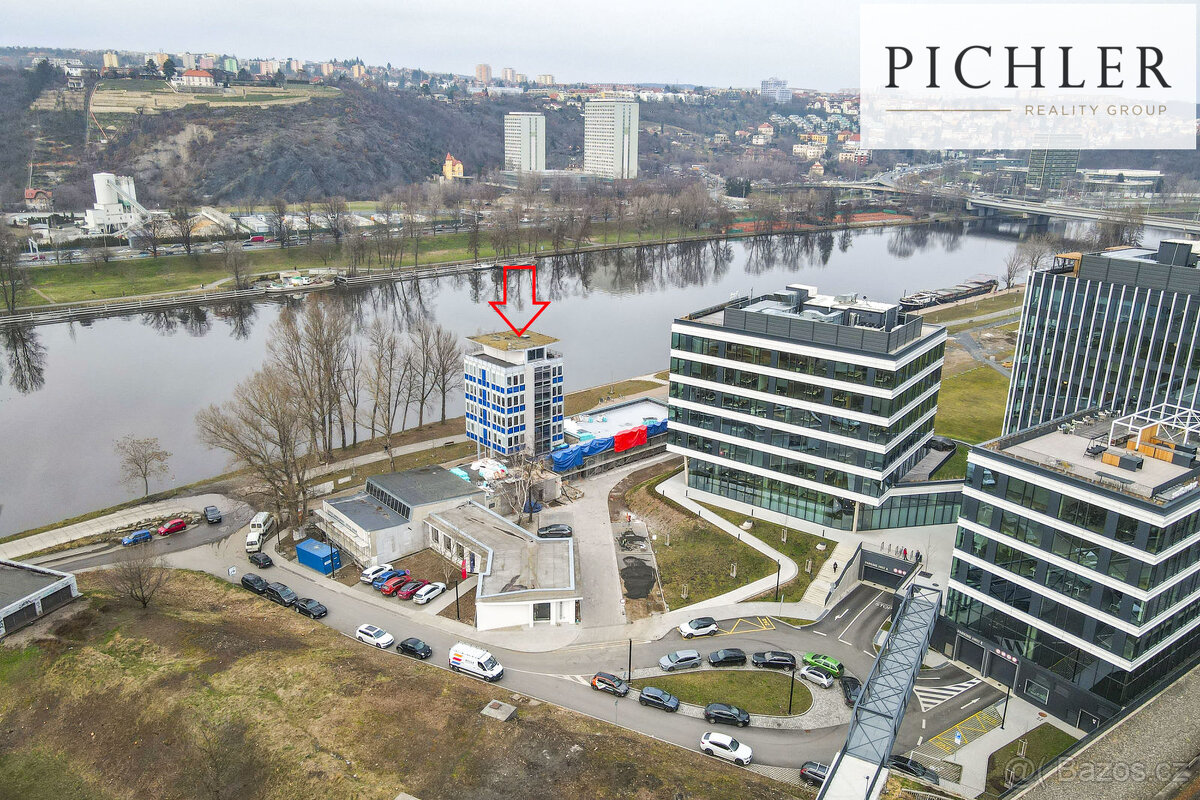 Pronájem Kanceláře 96,7 m2, Partyzánská, Praha 8