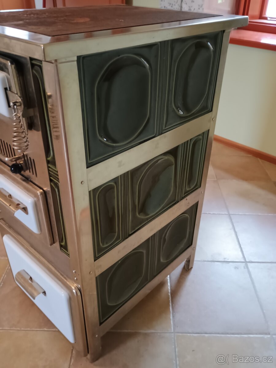 Prodám kachlová kamna Kabourek