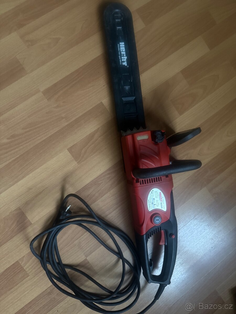ELEKTRICKÁ ŘETĚZOVÁ PILA - HECHT 2260