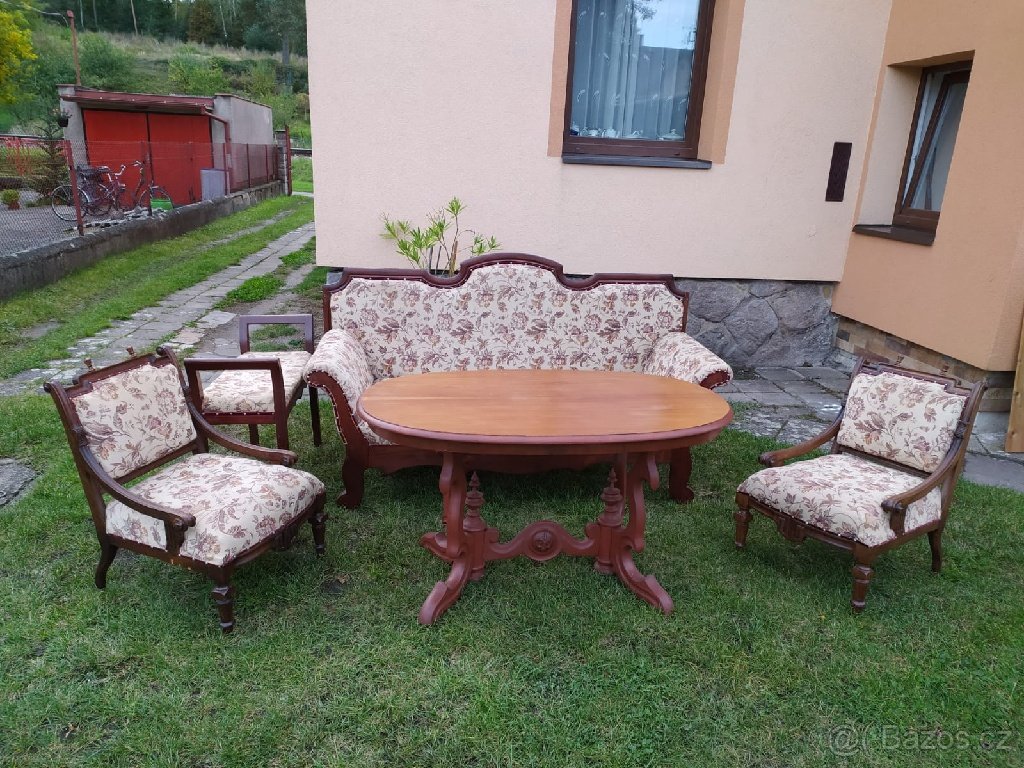 Prodám starožitný gauč