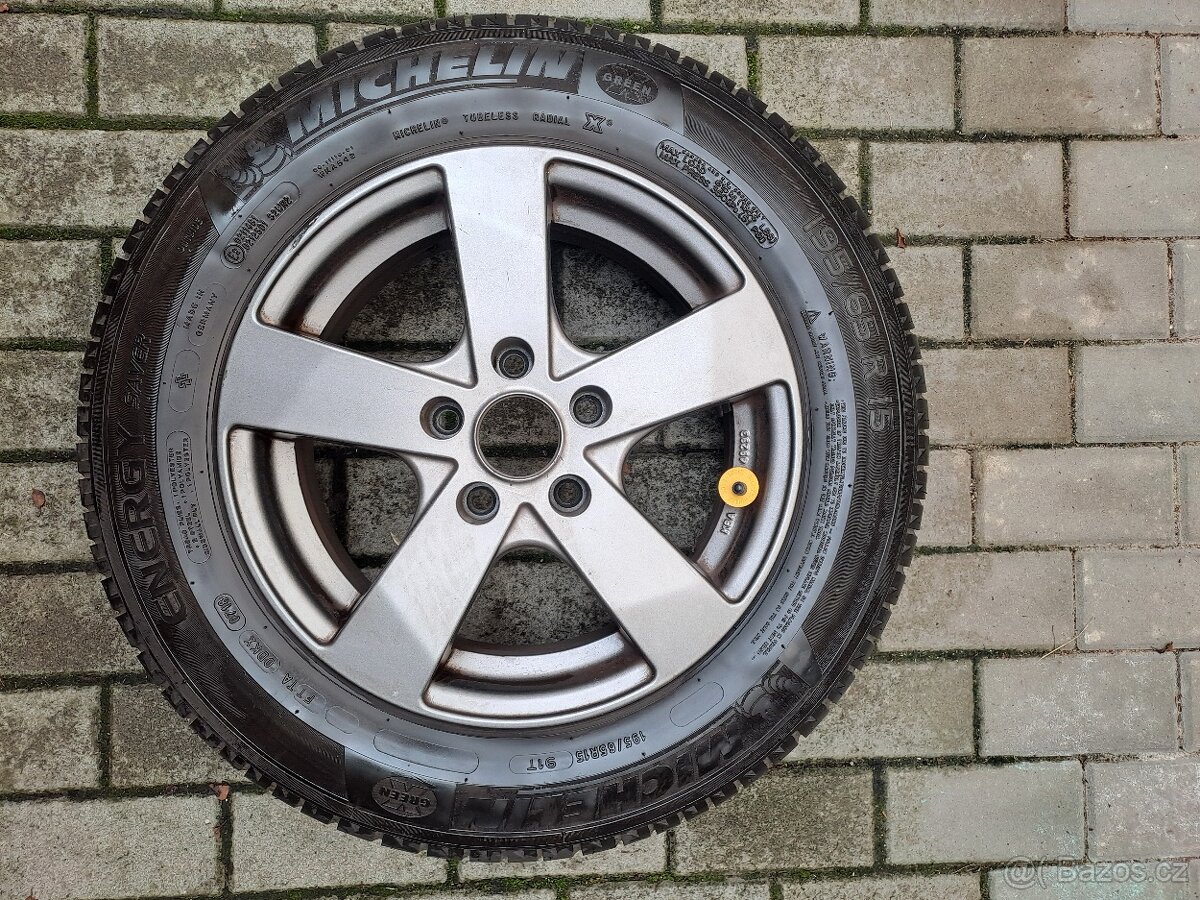 Sada 4 alu kol Dezent TD 15" s pneumatikami Michelin