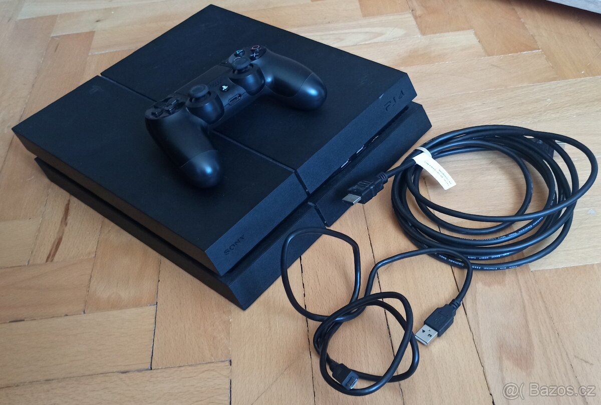 PS4 500GB s příslušenstvím