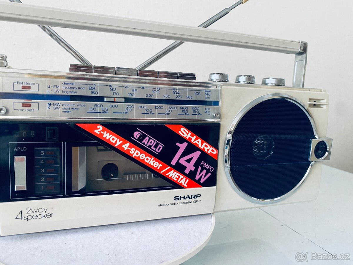 Radiomagnetofon Sharp GF-7, rok 1984