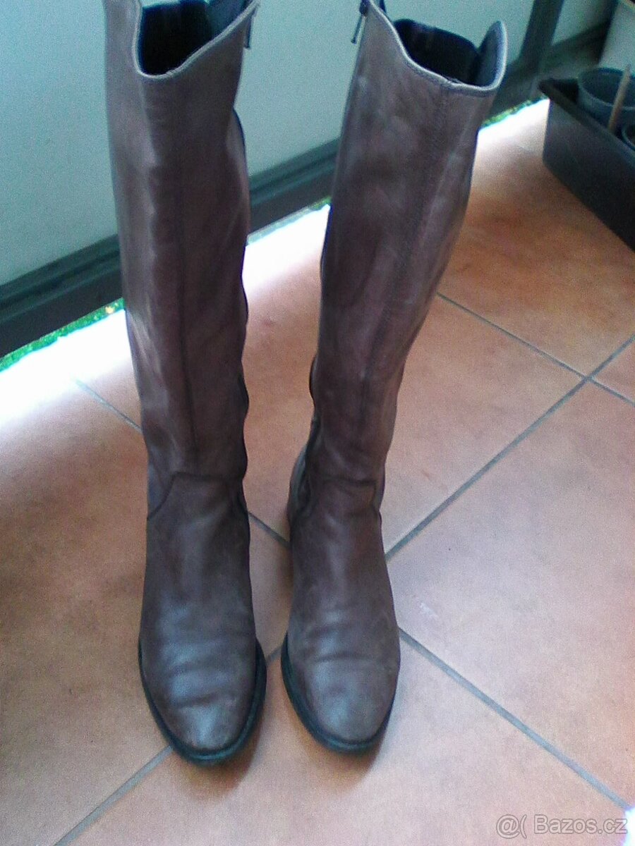 Dámské kožené kozačky vel. 38