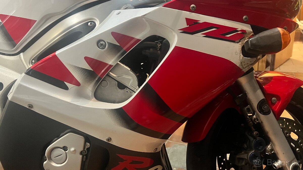 Kapota pravá  strana, Yamaha r6 1999
