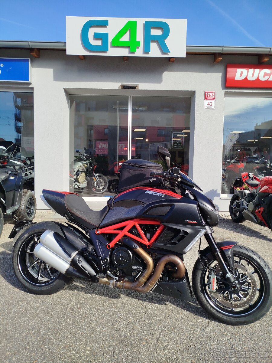 Ducati Diavel Carbon Red, ČR, DESMO, NAVIGACE, LADĚNÝ VÝFUK