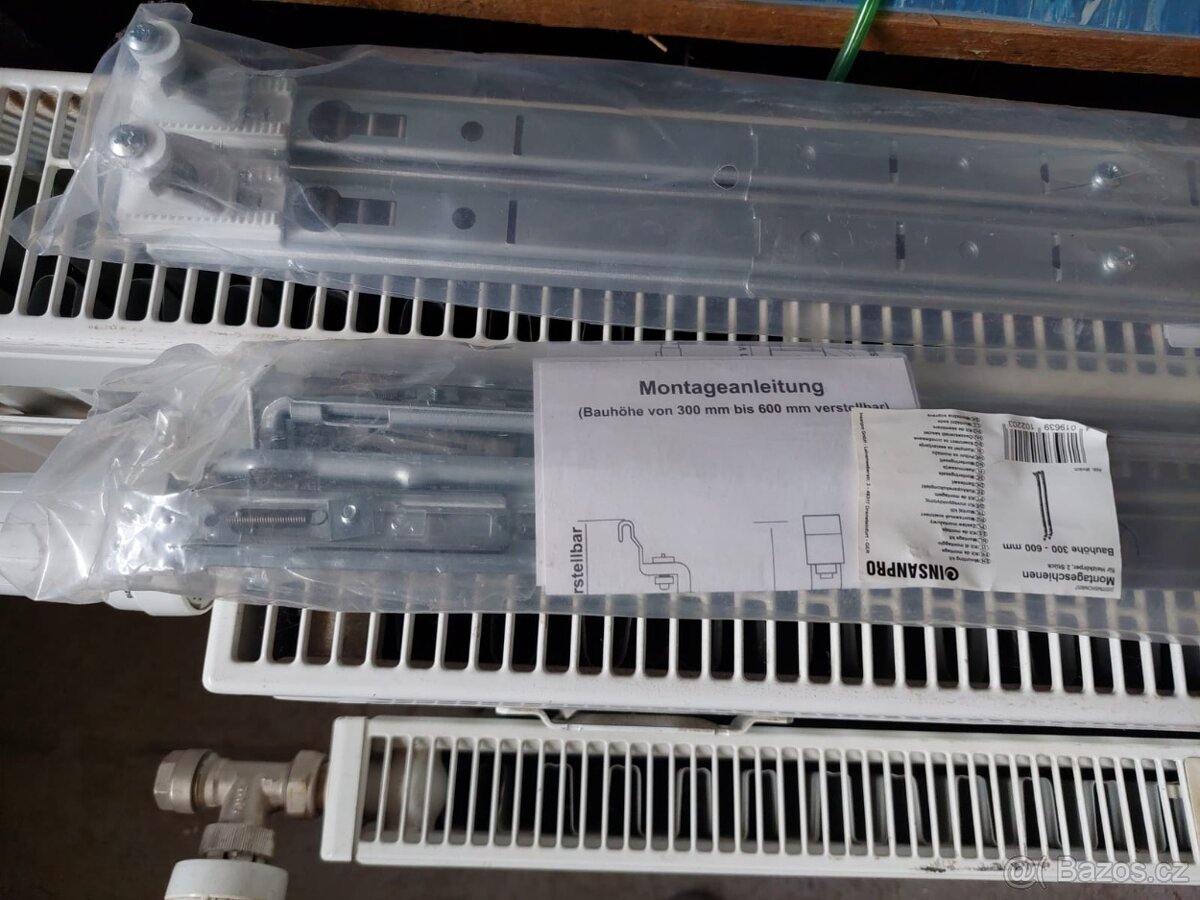 4x deskovy radiator + drzaky + termoventily