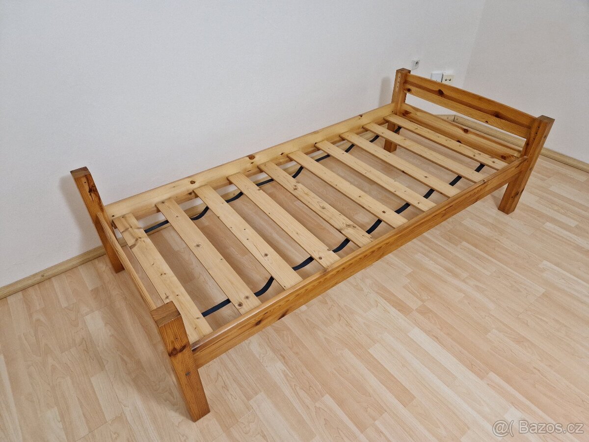 Jednolůžková dřevěná postel