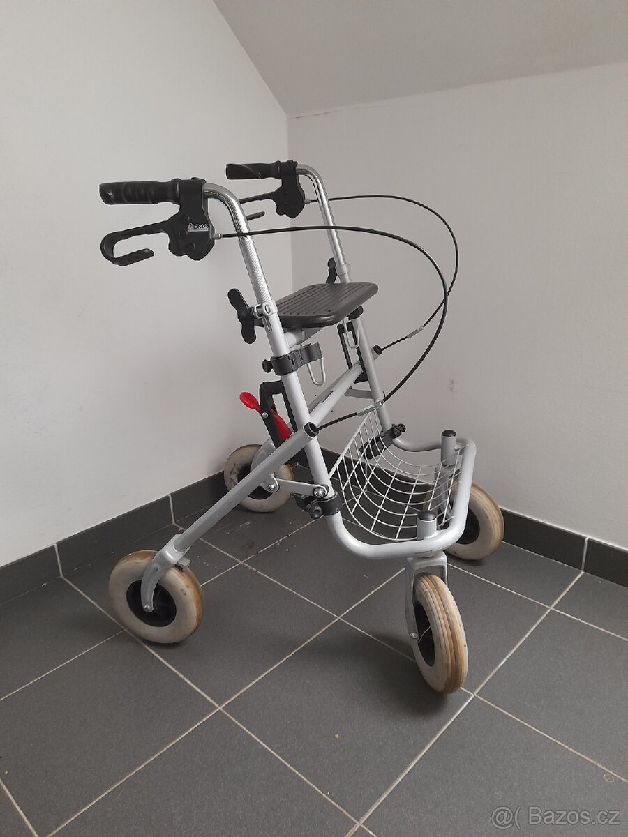 Invalidní chodítko