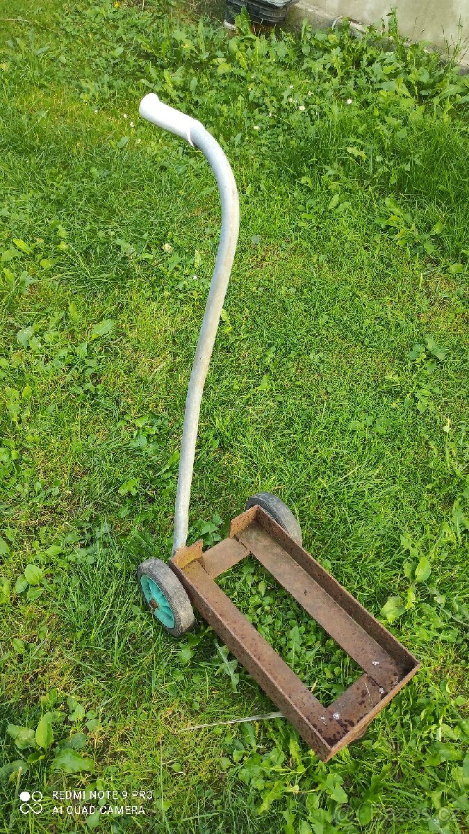 Vozík svářečka nebo nabíječka