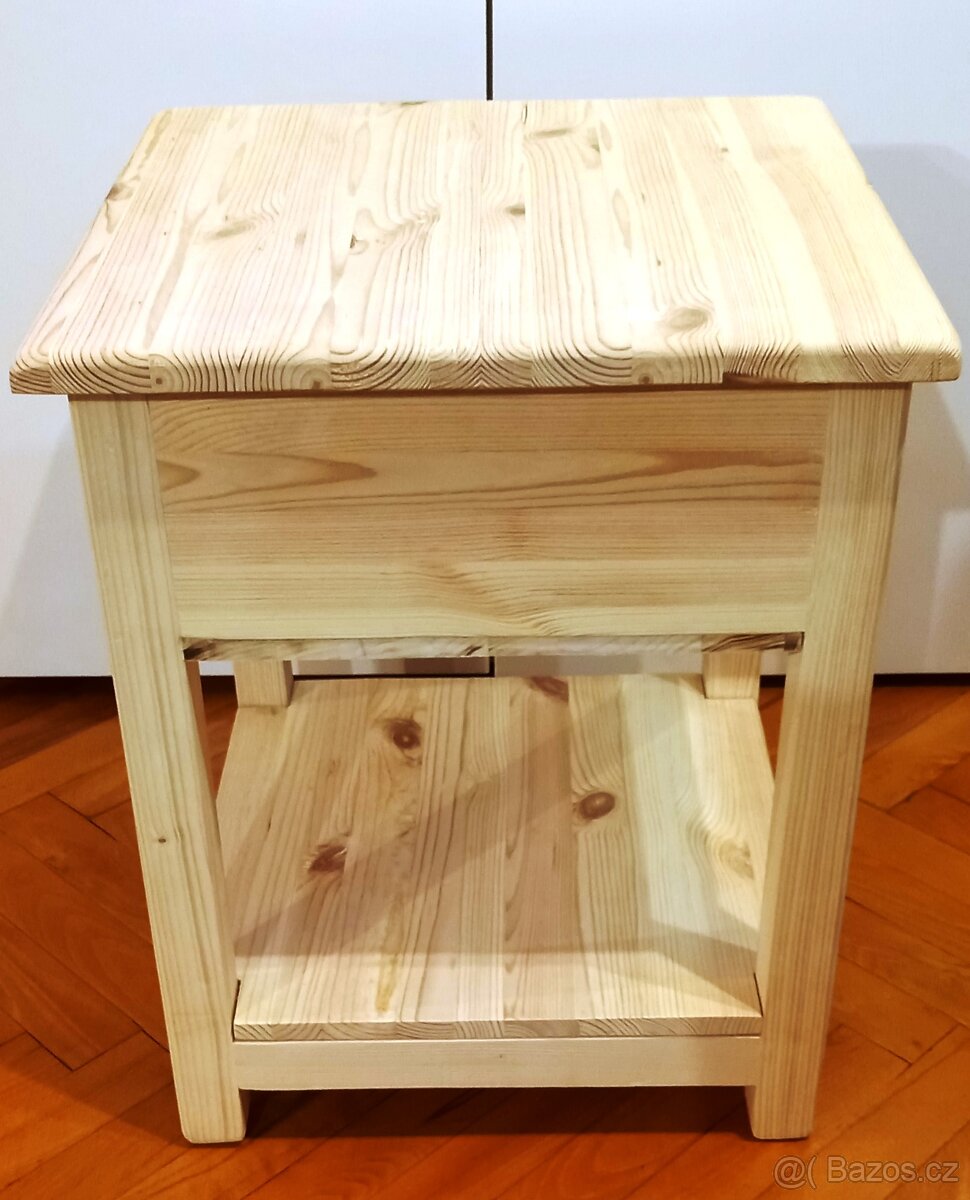 Stolička s úložným prostorem..