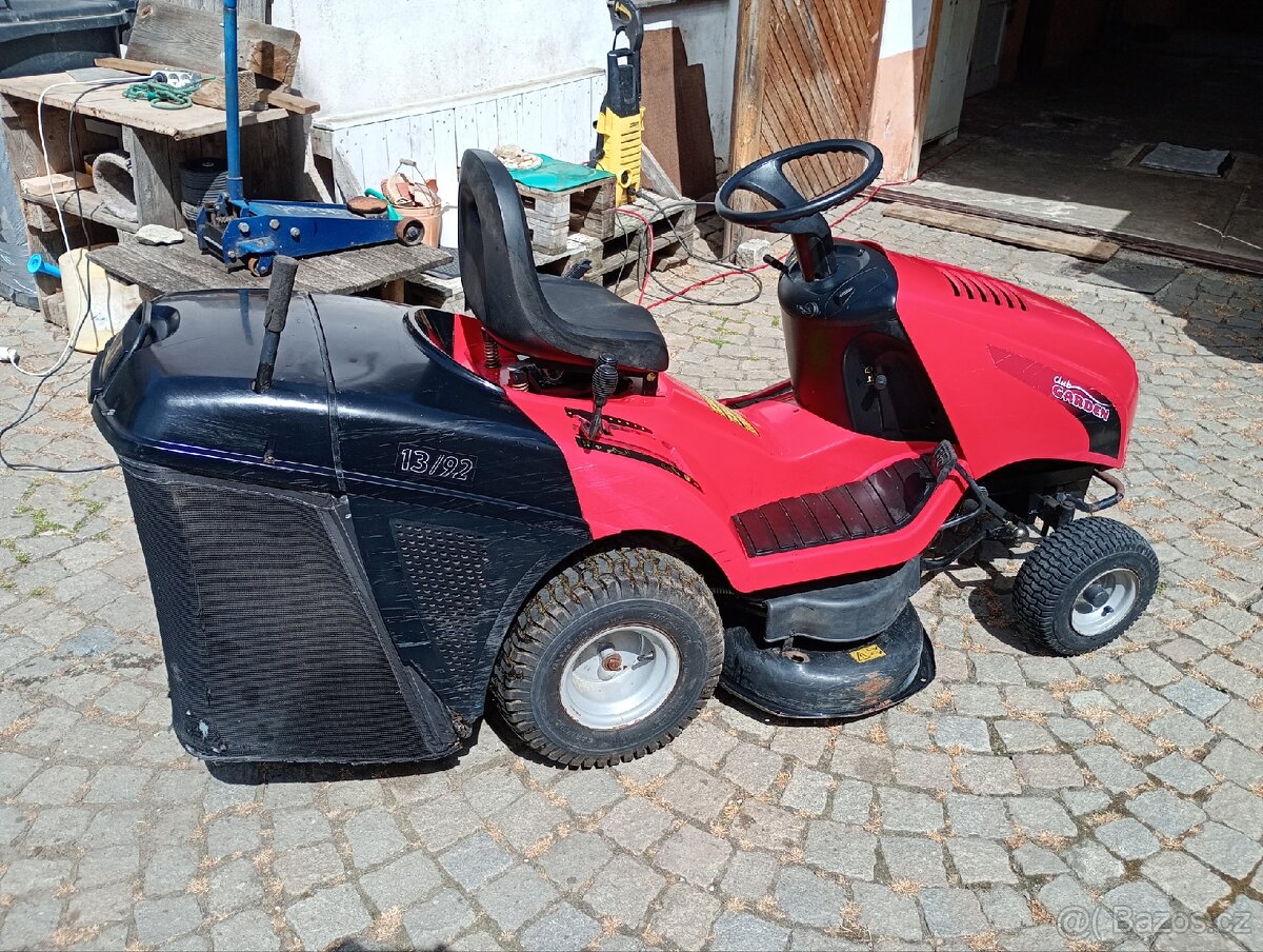 Zahradní traktůrek