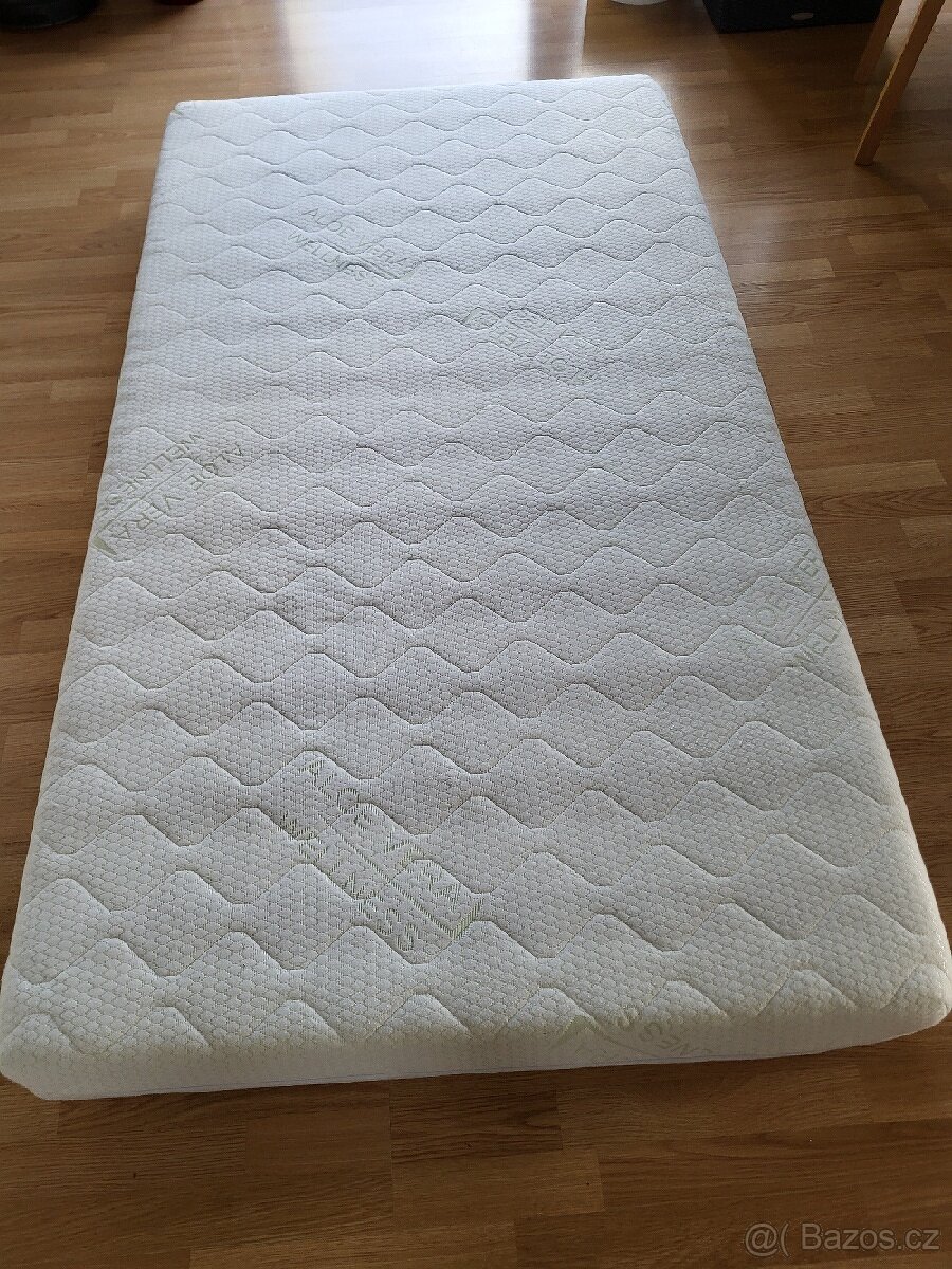 Prodám matraci 110 x 200 x 16 cm včetně roštu