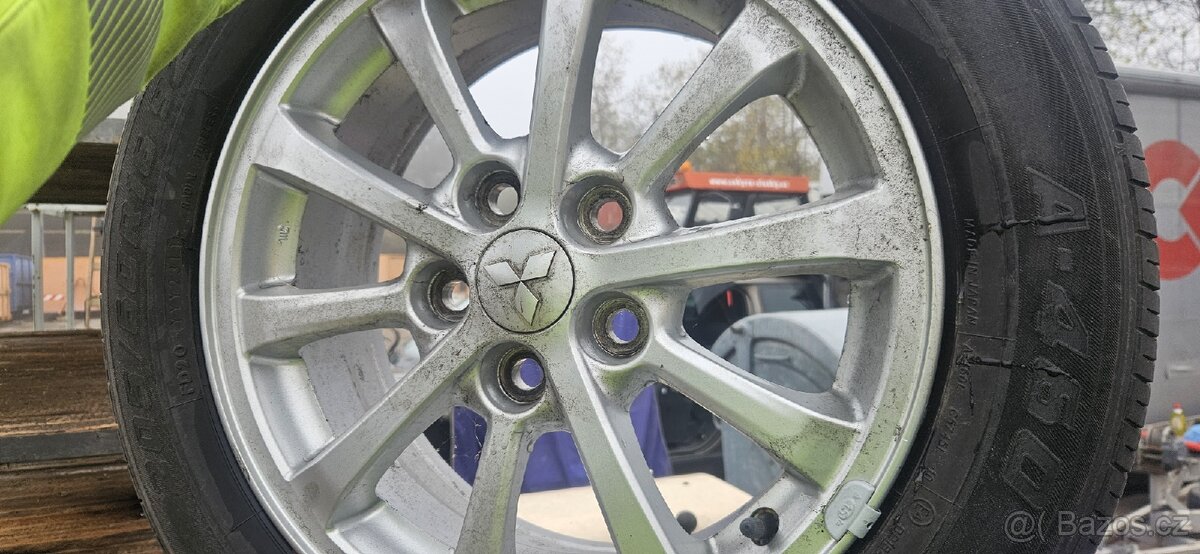 Mitsubishi kola ráfky 205/60R 16 s pneu sada