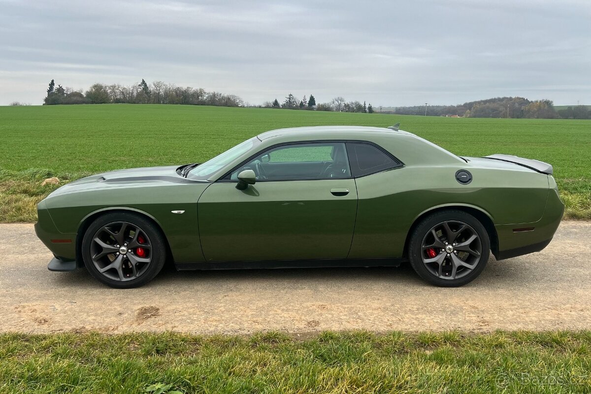 Dodge Challenger Scat pack / SRT 6.4 V8 - pronájem